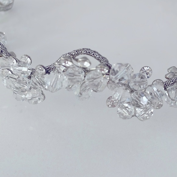 Austrian crystal headpiece with combs - Picture 2 of 5